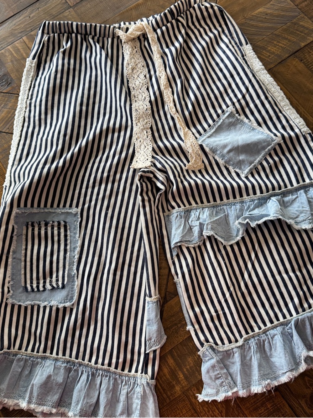 POL Striped Black & White Casual Cotton Capris with Lace Drawstring Sz Lg